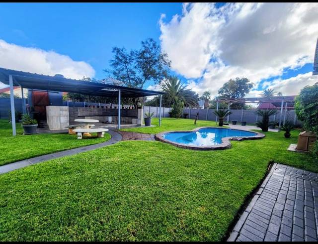 4 BEDROOM HOUSE FOR SALE IN HELIKONPARK